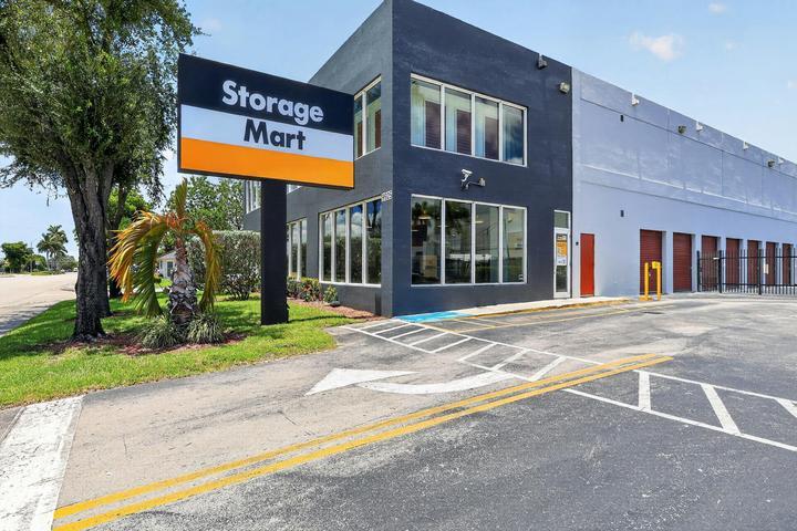 Facility exterior at StorageMart in Miami Florida